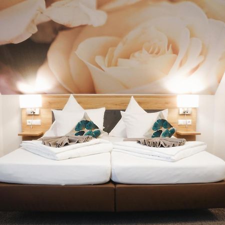 Outlet Hotel メッツィンゲン エクステリア 写真
