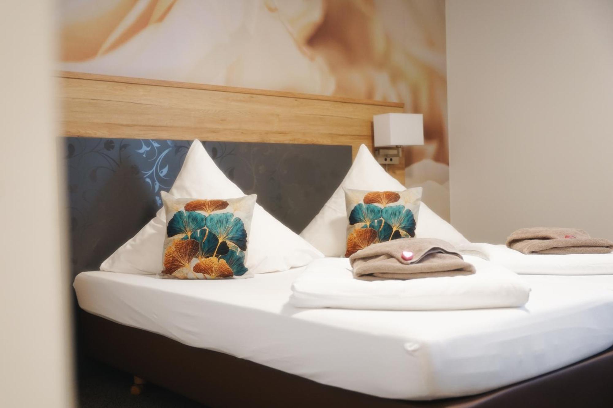 Outlet Hotel メッツィンゲン エクステリア 写真