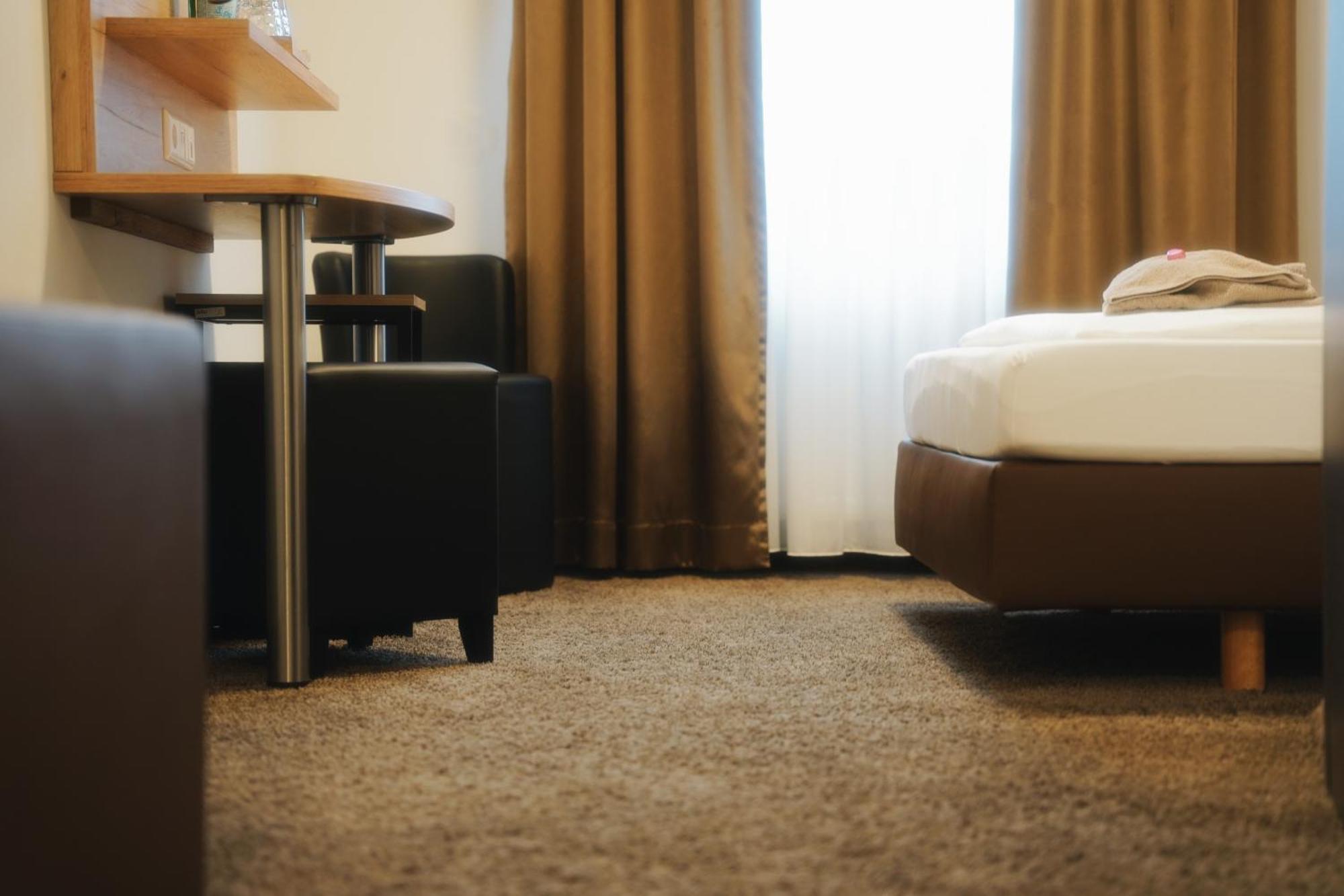 Outlet Hotel メッツィンゲン エクステリア 写真