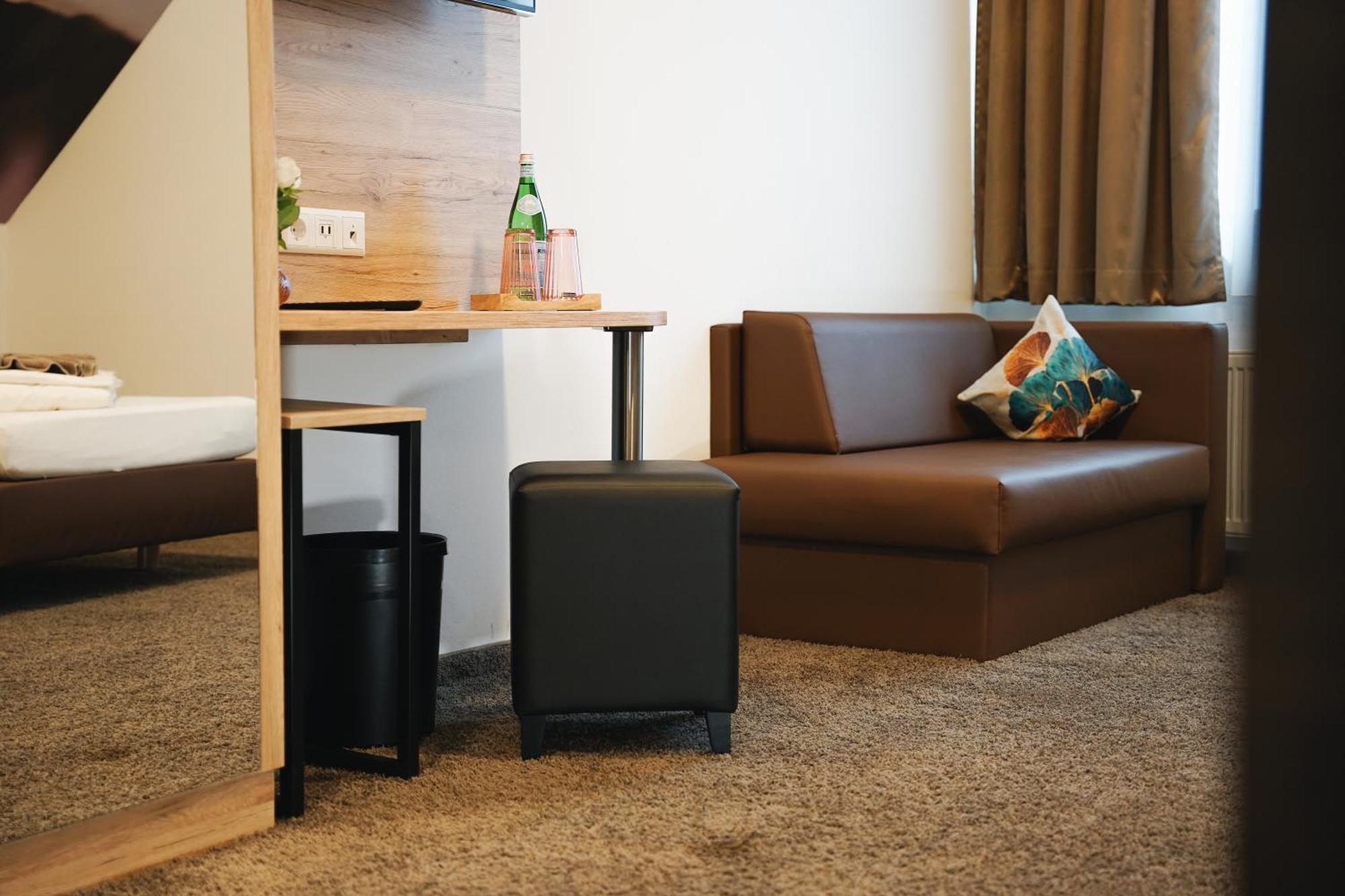 Outlet Hotel メッツィンゲン エクステリア 写真