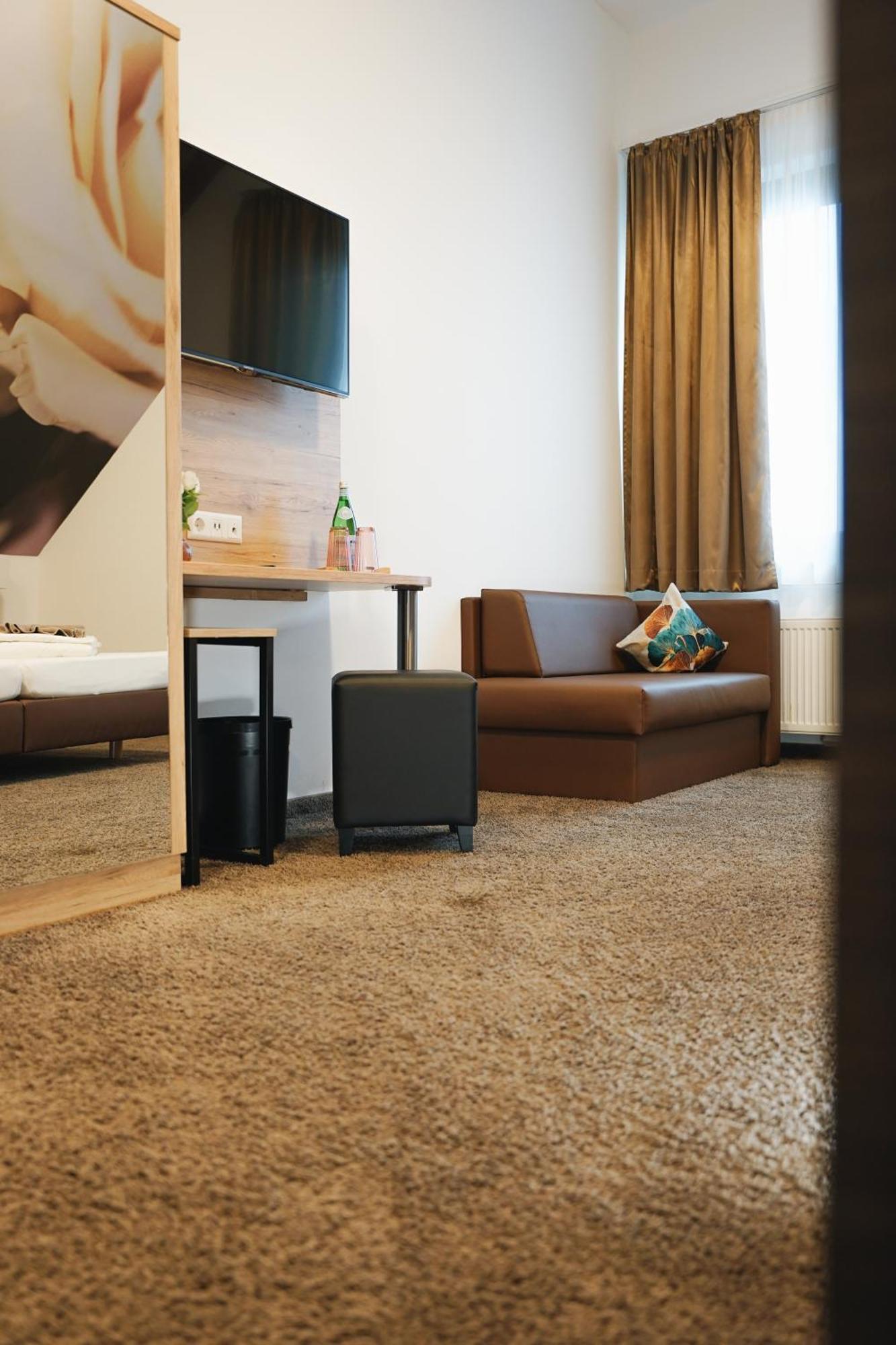 Outlet Hotel メッツィンゲン エクステリア 写真
