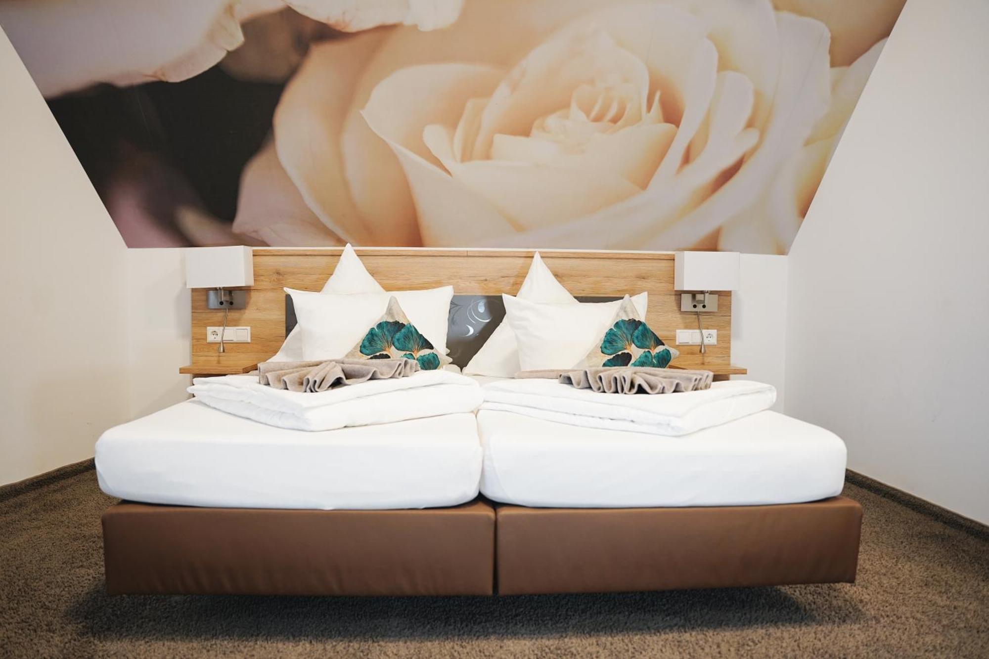 Outlet Hotel メッツィンゲン エクステリア 写真