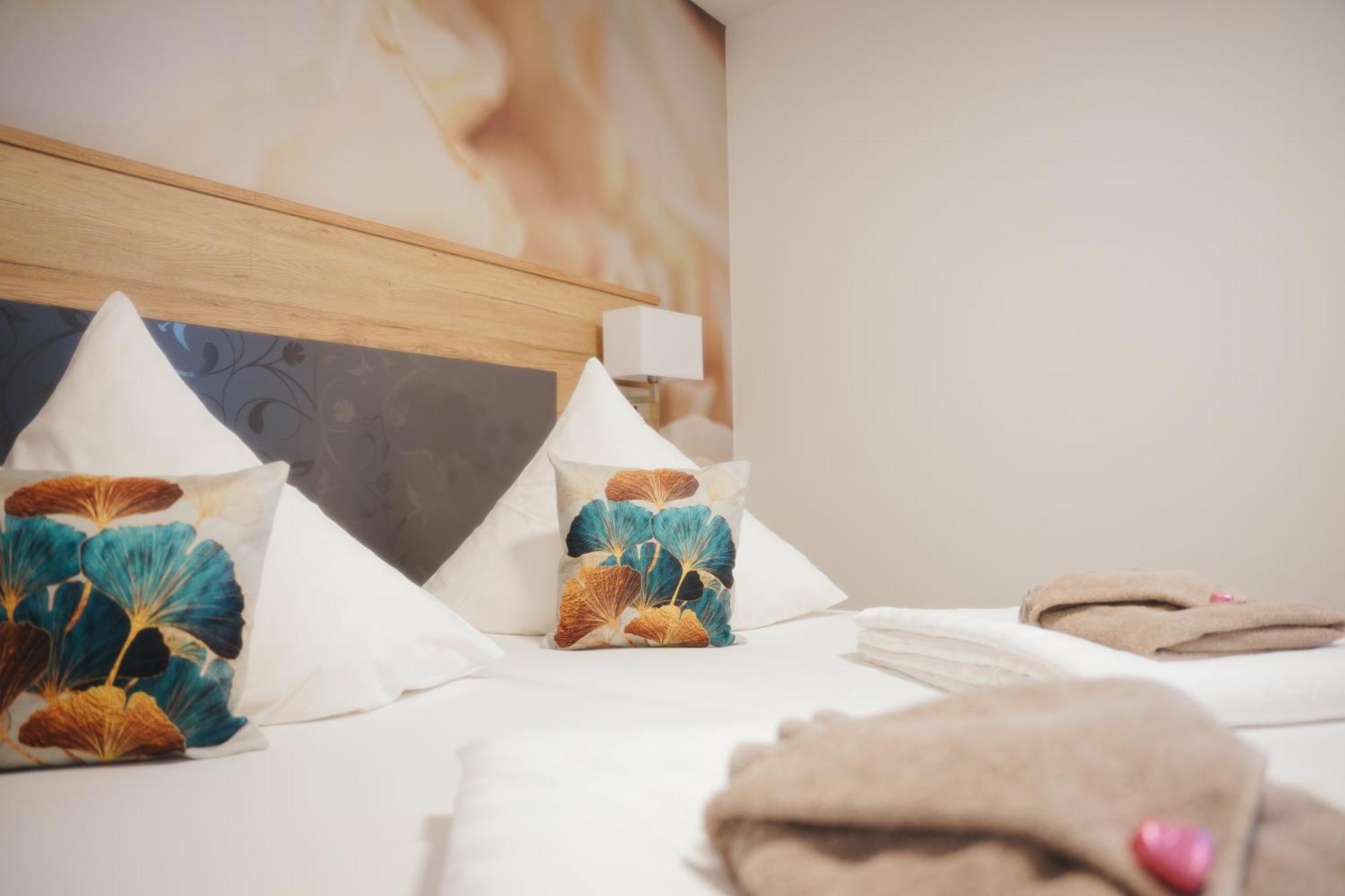 Outlet Hotel メッツィンゲン エクステリア 写真