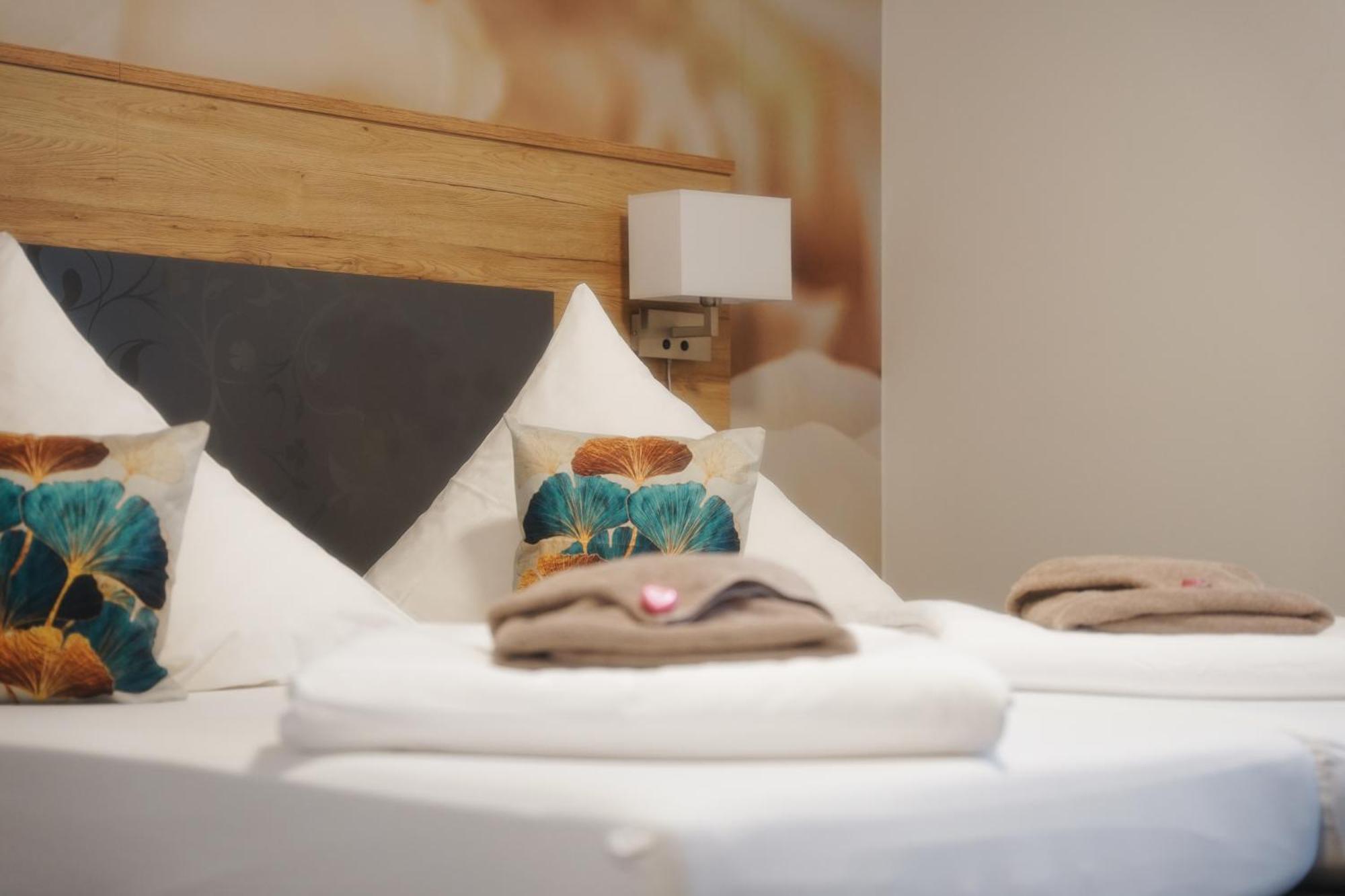 Outlet Hotel メッツィンゲン エクステリア 写真