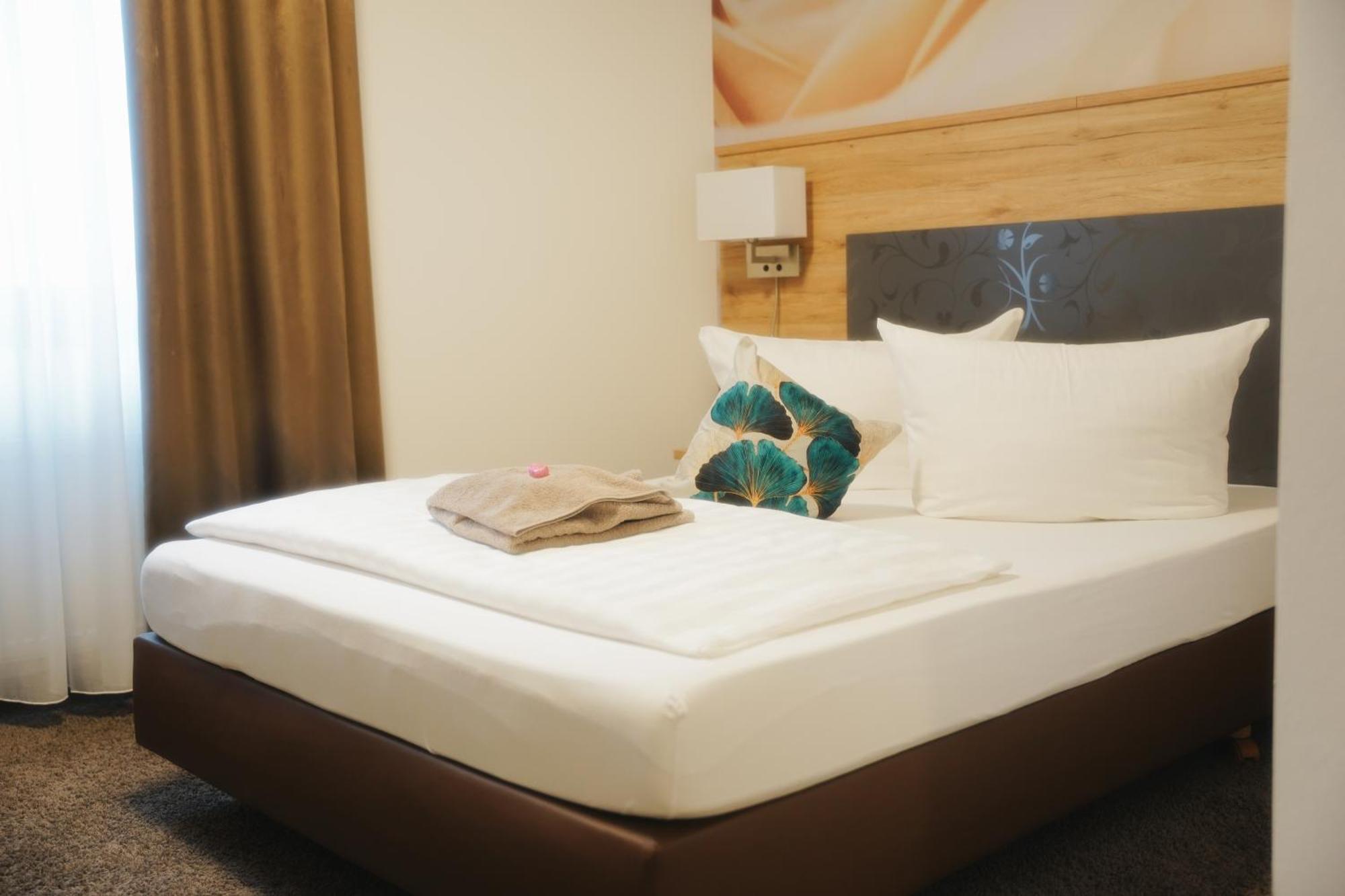 Outlet Hotel メッツィンゲン エクステリア 写真
