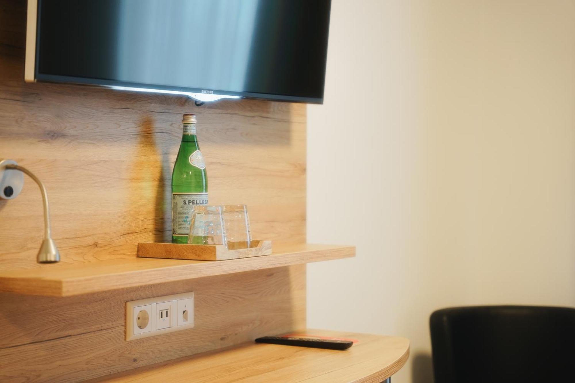 Outlet Hotel メッツィンゲン エクステリア 写真