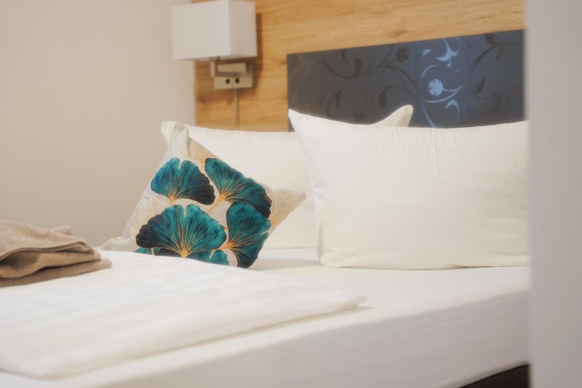 Outlet Hotel メッツィンゲン エクステリア 写真